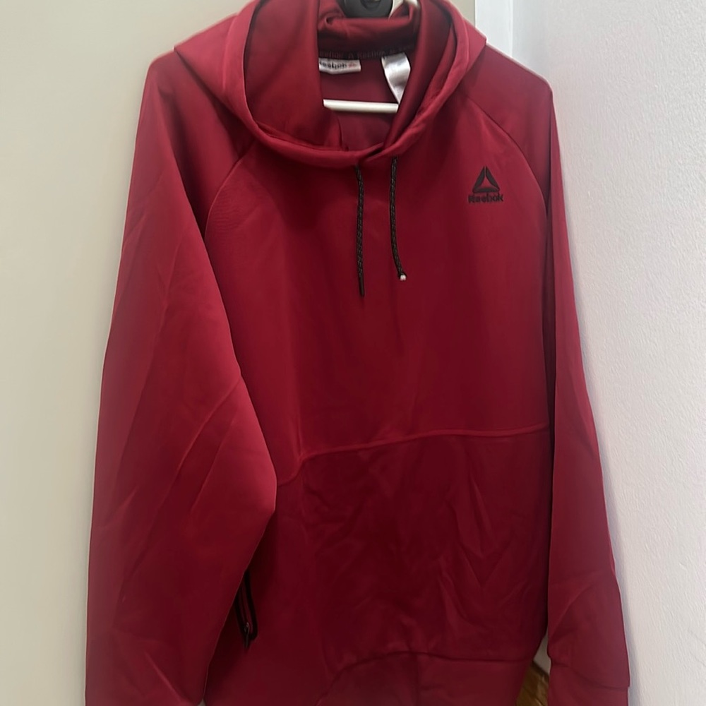 Men Reebok sweater with hoodie and side pockets size 2XL